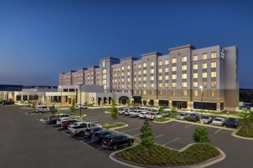 Round Rock Hotel | Discover Embassy Suites by Hilton Round Rock: 4-Star Retreat