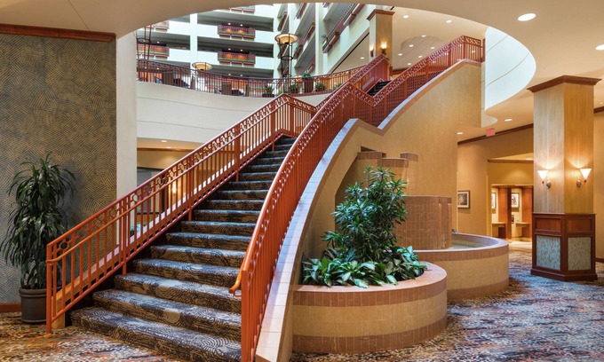St. Charles Hotel | Discover Embassy Suites by Hilton St. Louis St. Charles
