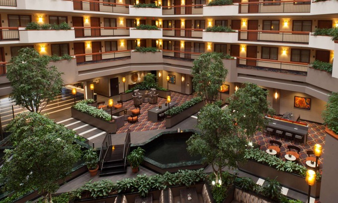 Gateway Hotel | Experience Comfort at Embassy Suites by Hilton Austin Arboretum