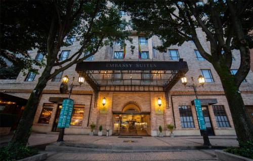 Financial District Hotel | Discover Embassy Suites by Hilton Bogotá - Rosales: 5-Star Comfort