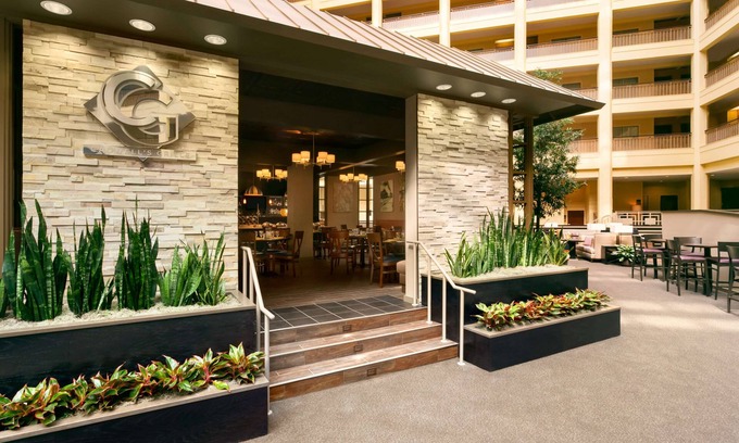 Deerfield Hotel | Discover Embassy Suites by Hilton Chicago North Shore Deerfield