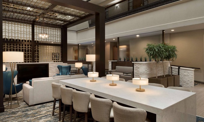 Northern Woods Hotel | Discover Embassy Suites by Hilton Columbus with Pool & Dining
