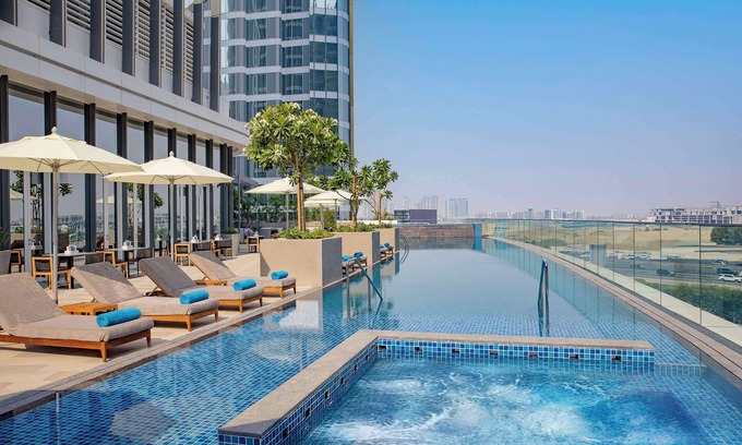 Business Bay Hotel | Elegant Embassy Suites in Dubai Business Bay with Spa & Pool