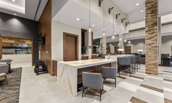 Las Colinas Hotel | Discover Embassy Suites by Hilton Irving Las Colinas
