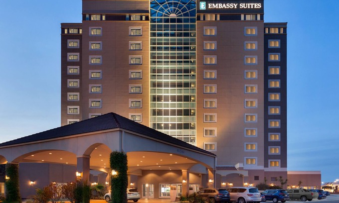 Seaside Hotel | Discover Embassy Suites by Hilton Monterey Bay Seaside
