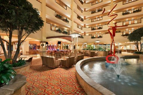Norman Hotel | Modern Embassy Suites by Hilton Norman with Pool & Amenities