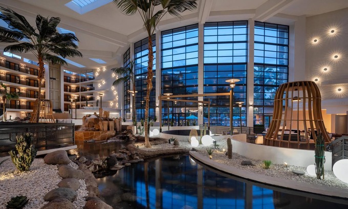 Camelback East Hotel | Inviting Embassy Suites by Hilton Phoenix Biltmore Escape