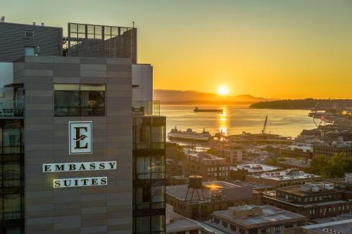 Downtown Seattle Hotel | Discover Embassy Suites Seattle Downtown with Ocean Views