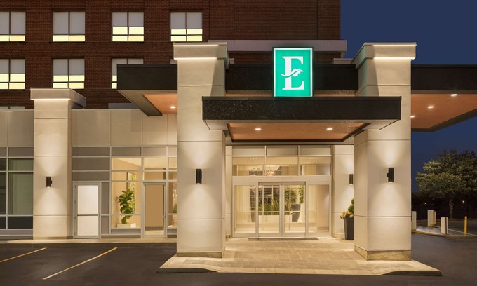 Northeast Mississauga Hotel | Top-Rated Embassy Suites by Hilton Toronto Airport Stay