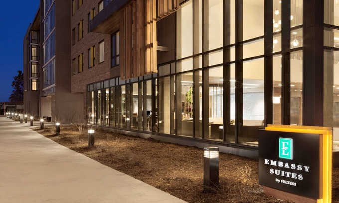 Goss - Grove Hotel | Inviting Embassy Suites by Hilton Boulder: Rated 9.2/10
