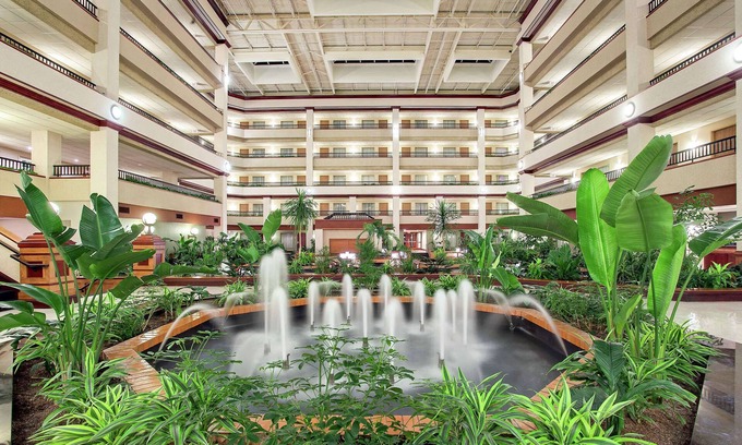 Lexington Hotel | Premier Stay at Embassy Suites by Hilton Lexington/UK Coldstream