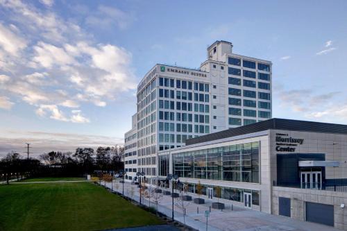 Downtown Hotel | Inviting Embassy Suites by Hilton Rockford Riverfront Hotel