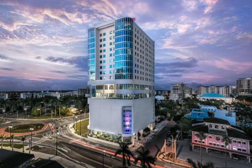 Central Sarasota Hotel | Experience Oceanfront Comfort at Embassy Suites Sarasota