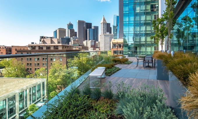 Pioneer Square Hotel | Explore Embassy Suites Seattle Downtown with Pool and Spa