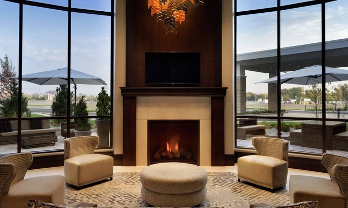 Lakefront Hotel | Comfortable Embassy Suites by Hilton Syracuse with Pool