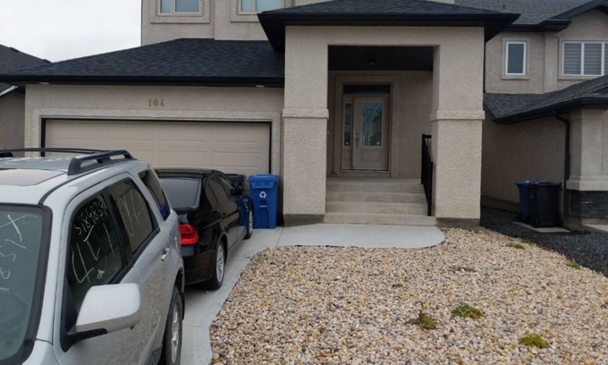 Winnipeg House | Cozy Guest Suite with Separate Entrance and Spa Amenities