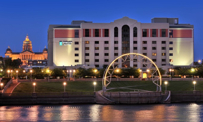 Downtown Des Moines Hotel | Experience Comfort at Embassy Suites Hotel Des Moines