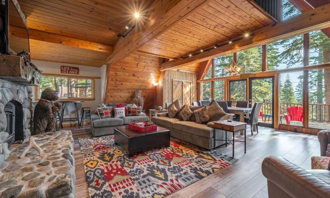 Ridgewood House | Ember Ridge Retreat: Pet-Friendly Cabin with Hot Tub