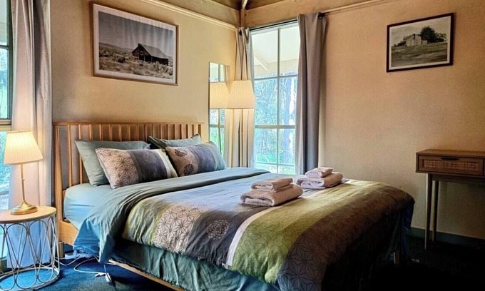 Kalimna Ski Chalet | Emberpine Cottage 2(1Queen+2Twins)SPA & WoodStove