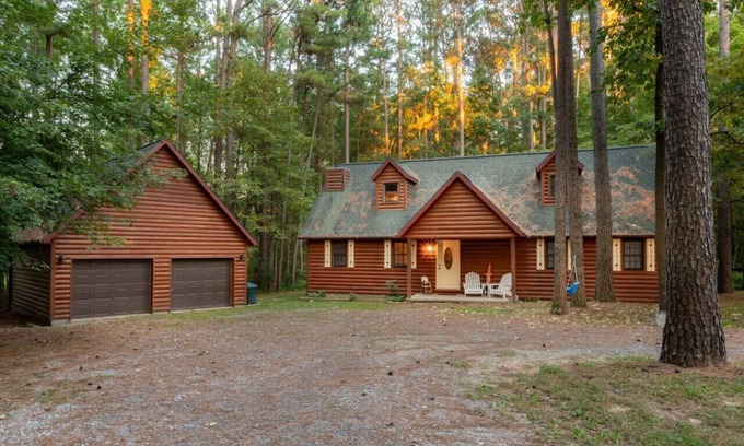 Carterville Cabin | Embers of Cambria: Hot Tub Retreat Near National Parks