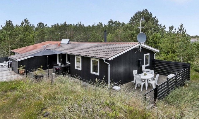 Sønder Vorupør House | Cozy Oceanfront Escape at Emeline with Spa & Breakfast