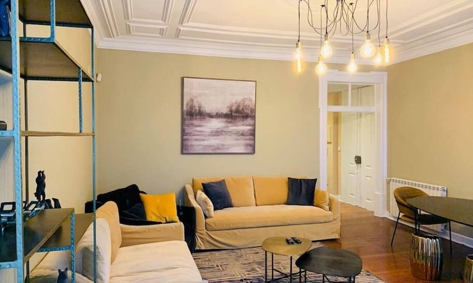 Encarnacao Apartment | Emenda 1 - Elegant Apartment in Chiado with Parking