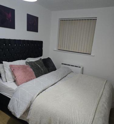 Custom House House | Emerald Apartment with Triple A star Proximity