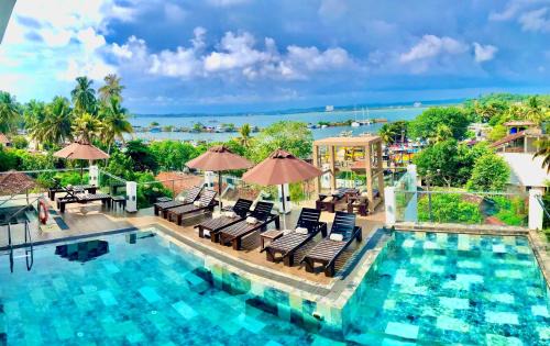Mirissa Resort | Relax at Emerald Bay Resort Mirissa with Oceanfront Amenities