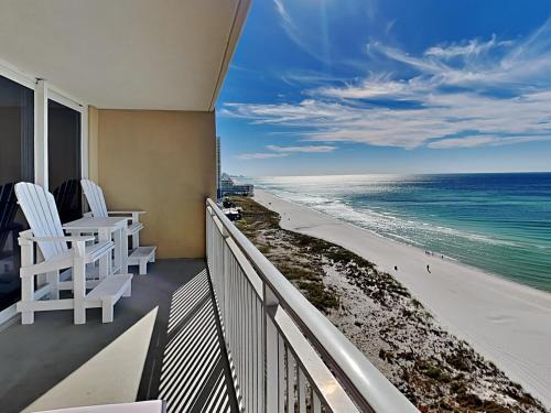 Panama City Beach Apartment | Emerald Beach #1028: Oceanfront Bliss with Top Amenities