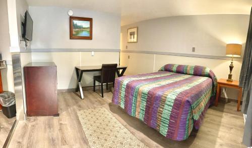 Edmonds Hotel | Budget-Friendly Stay at Emerald Best Motel, Rated 7.2/10