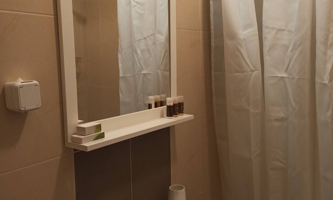 Shiligarnika Apartment | Cozy Emerald Buddha Apartment: Pet-Friendly Retreat