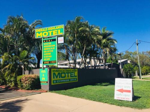 Emerald Hotel | Discover Emerald Highlands Motel: Family-Friendly Retreat