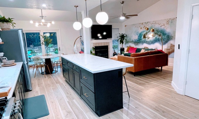 North Hilltop House | Discover Emerald House: Relax in a Central Oasis