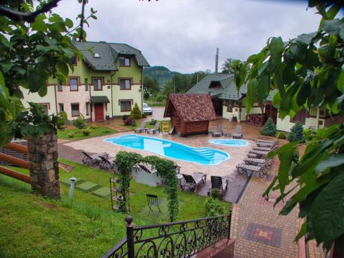 Mykulychyn Apartment | Oceanfront Emerald House: Guest Rated 9.5 with Pool Access