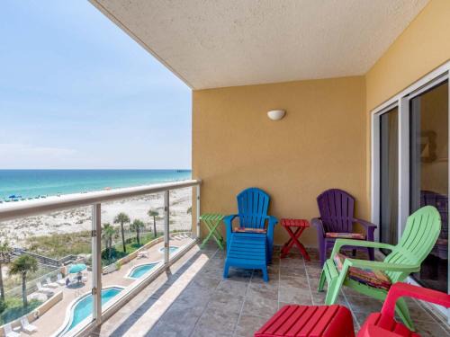 Pensacola Beach Apartment | Emerald Isle #401: Oceanfront Bliss with Pool and Hot Tub