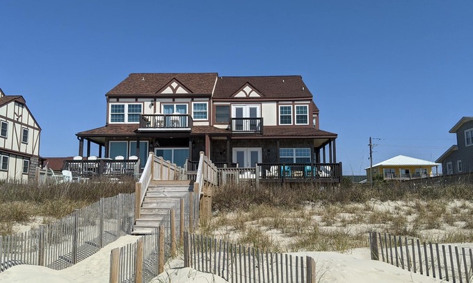 Emerald Isle House | Oceanfront Emerald Isle Duplex with Views and Pool Access