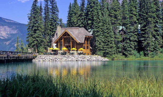 Field Hotel | Discover the Beauty of Emerald Lake Lodge with Spa & Pool