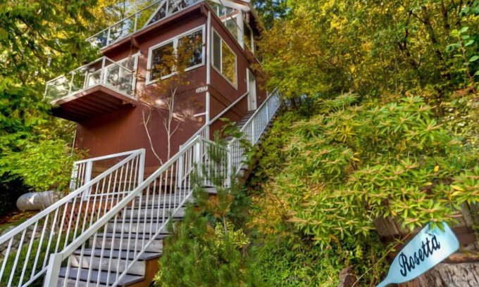Bellingham Apartment | Experience Emerald Lake Studio with Spa and Stunning Views