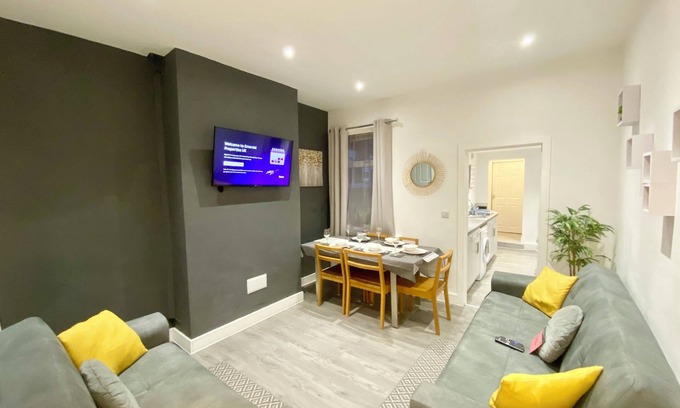 Stoke-on-Trent House | Discover Emerald Properties UK Near Alton Towers - 10/10 Rated