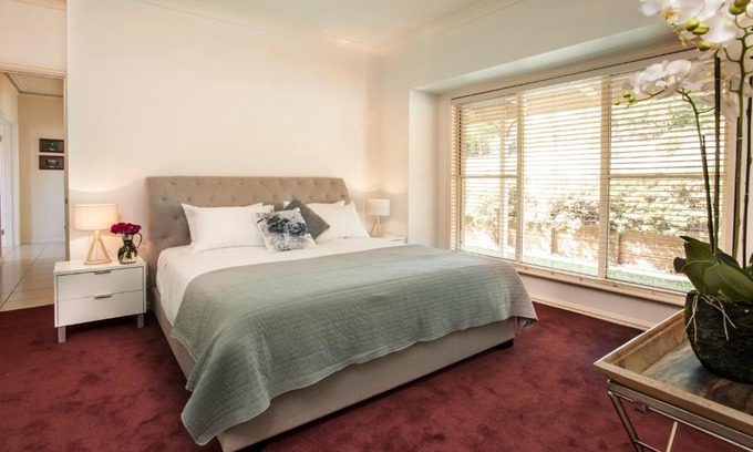 Emerald House | Discover Emerald Lodge: Family-Friendly & Wheelchair Accessible