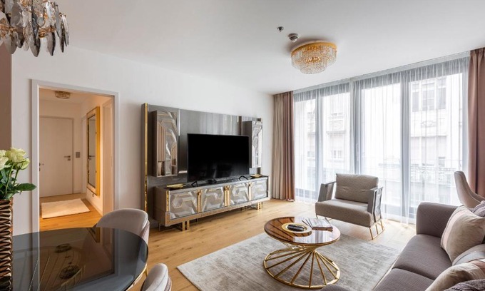 Inner City Budapest Apartment | Elegant Downtown Apartment with Free Sauna & Gym Access