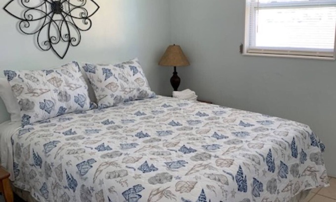 Englewood Cottage | Cozy Emerald Palms Unit 1 with Ocean View & Pet-Friendly