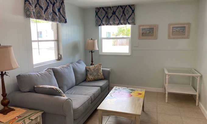 Englewood Cottage | Pet-Friendly Emerald Palms Unit A with Ocean Views