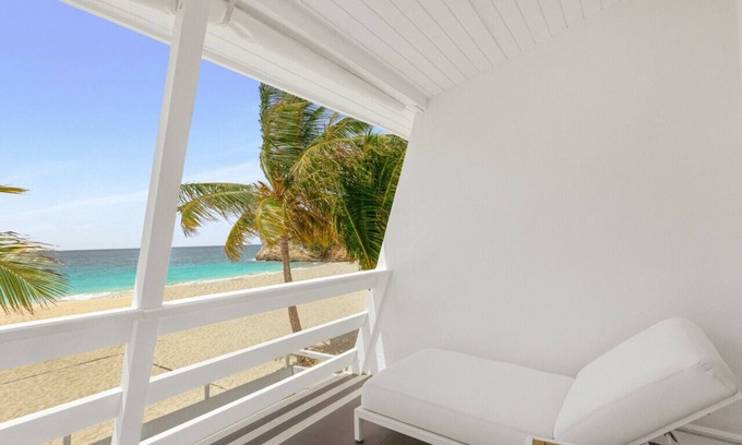Beacon Hill Hotel | Oceanfront Emerald Room #2 at CocoVaa Boutique Hotel
