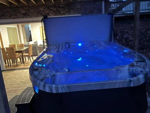 Lake Michigan Beach House | Relax at Emerald Shores: Pet-Friendly Hotel with Hot Tub