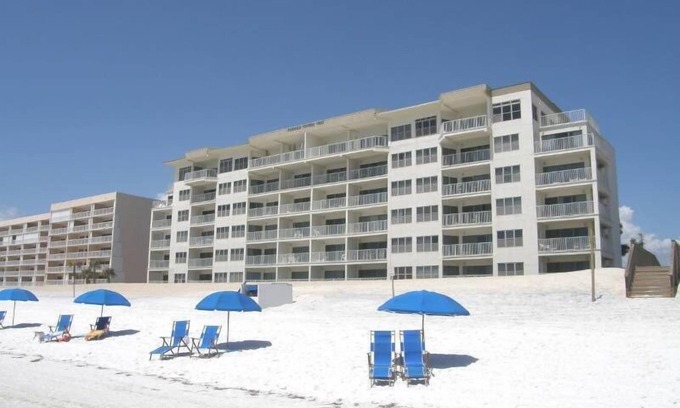 Fort Walton Beach Condo | Guest Rated 10/10: Emerald Towers West with Oceanfront Views