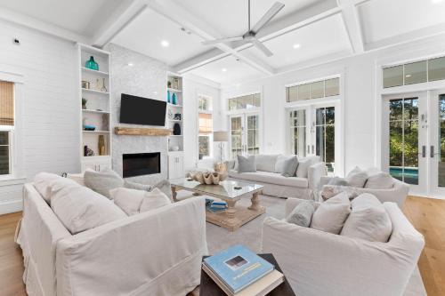 Sugarwood Beach House | Emerald Vibes: Family-Friendly Haven with Pool Access