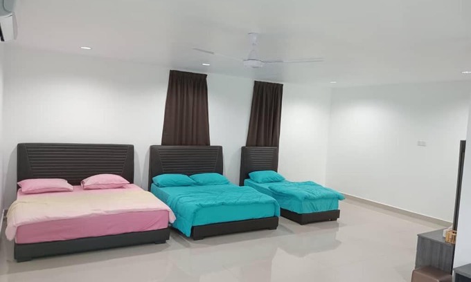 Dungun House | Tranquil Emerald Villa Homestay with Hot Tub in Dungun