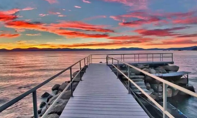 Glenbrook House | Emerald Waters absolute hidden Lakefront LX2