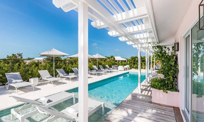 Discovery Bay Villa | Experience Emerald Waters: Premier 5-Bedroom Villa Retreat